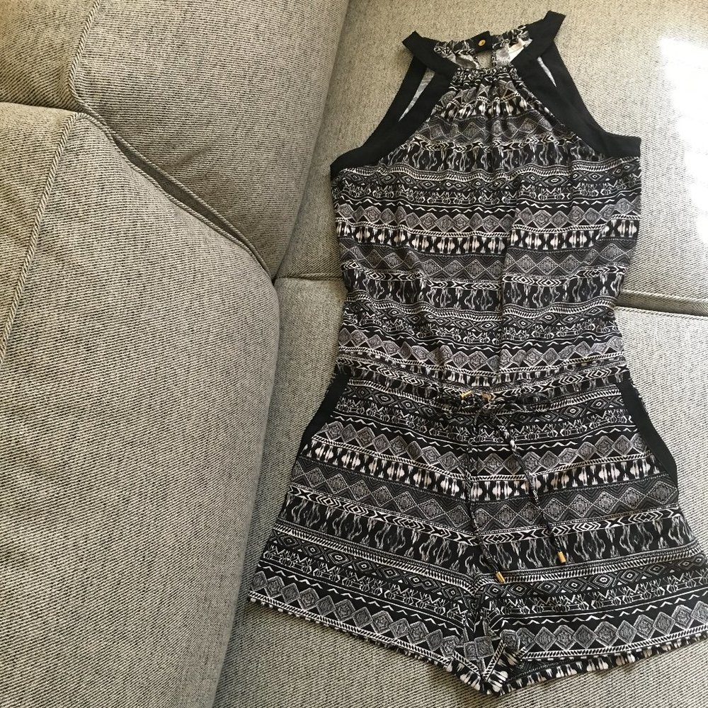 Nwot Cach Black And White Print Romper, Size S - image 1
